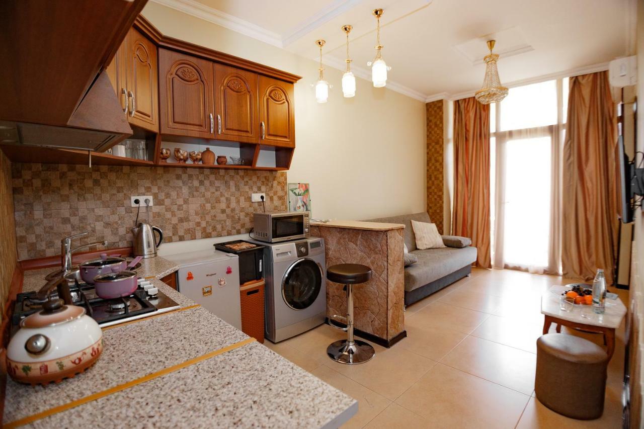 Apartment On Javakhishvili Батуми Екстериор снимка